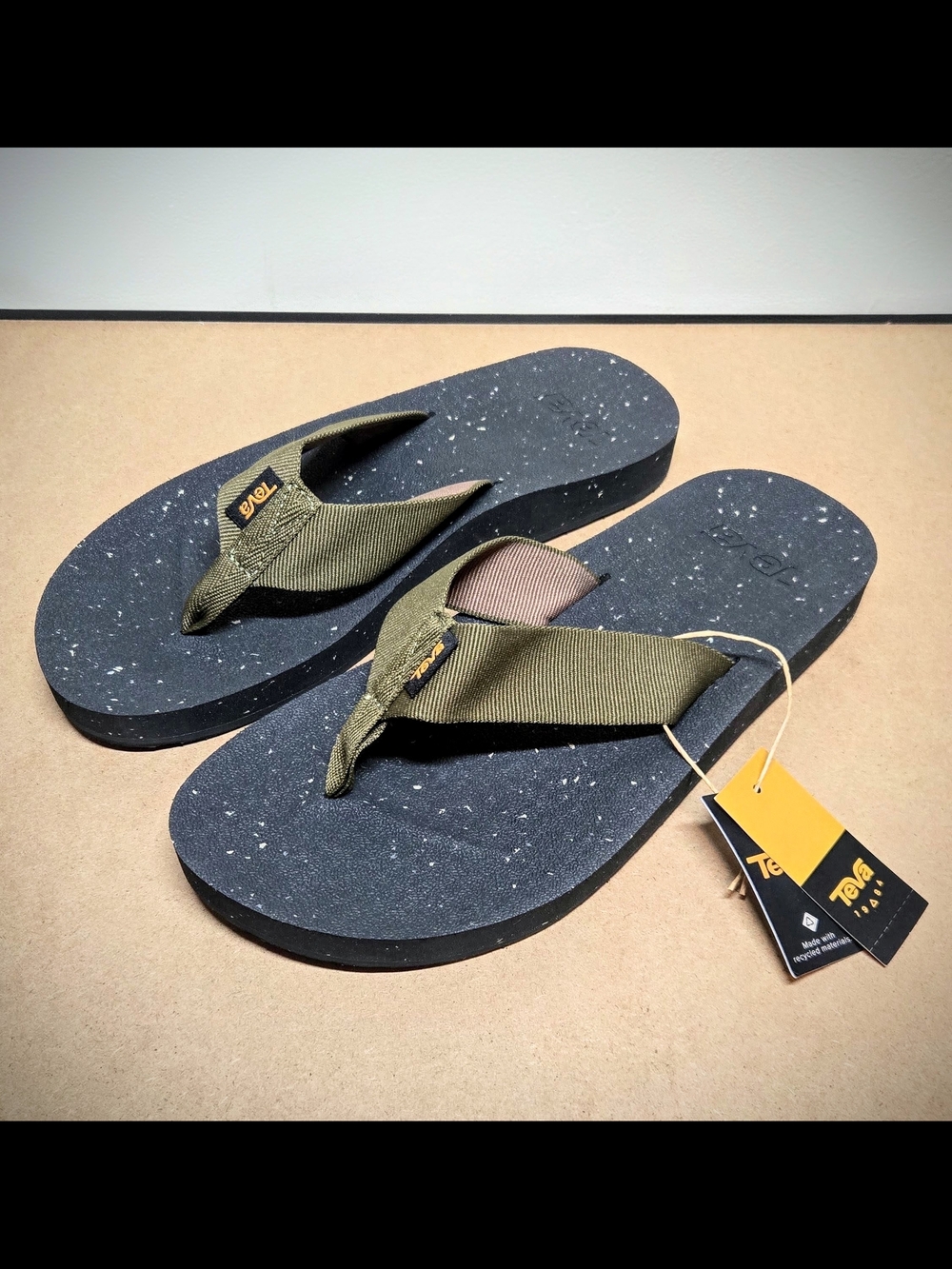 NWT Teva Reflip Men's Size 8 Flip Flops Sandal Black and Olive 1124051
